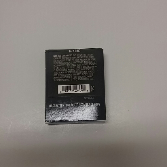 Buxom Eyeshadow Light Blue 'Lacy Chic' - Picture 2 of 2